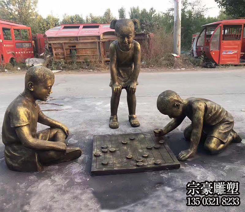 下象棋的小孩，鑄銅孩童童趣場景雕塑