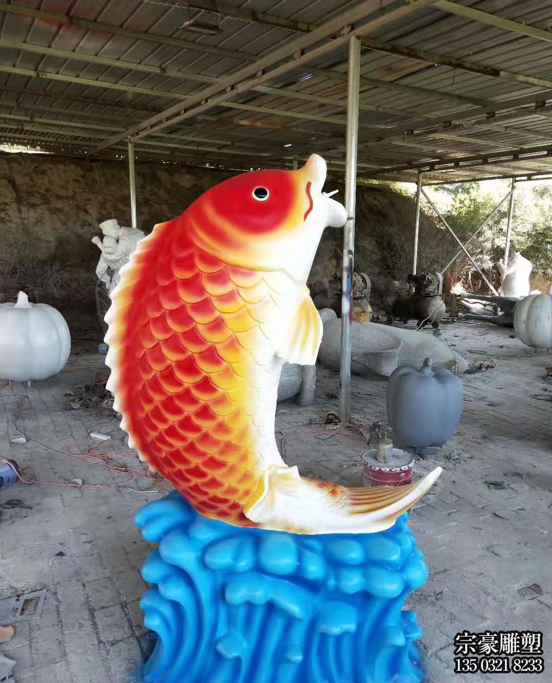 中國風玻璃鋼彩繪鯉魚景觀雕塑 中國風玻璃鋼彩繪鯉魚景觀雕塑
